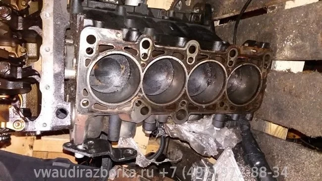 Блок цилиндров Volkswagen Passat B6 2.0 TFSI в сборе