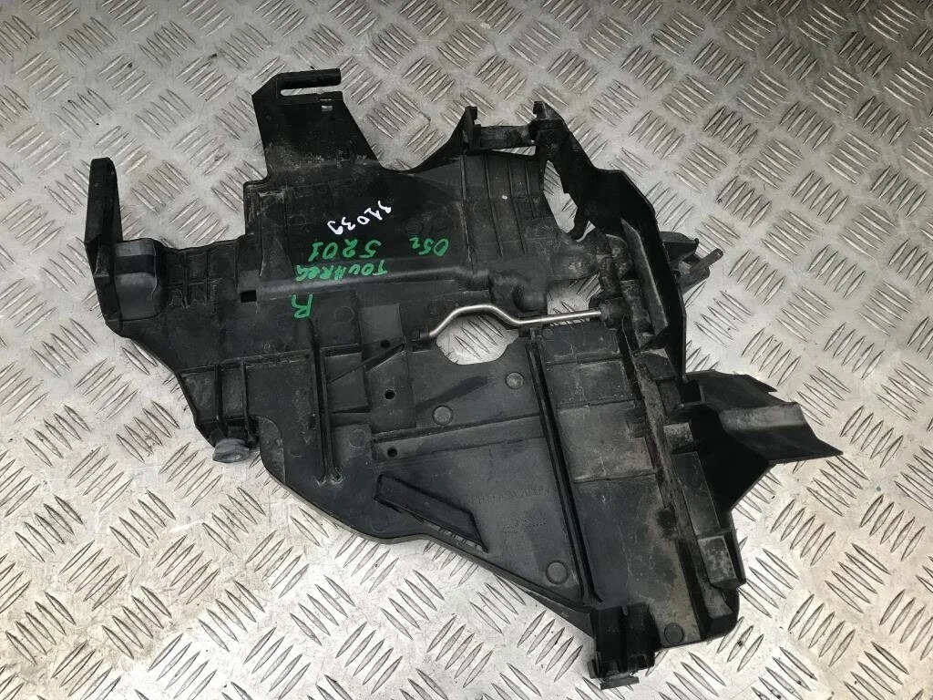 Кронштейн фар правый 7L6941614C Volkswagen Touareg