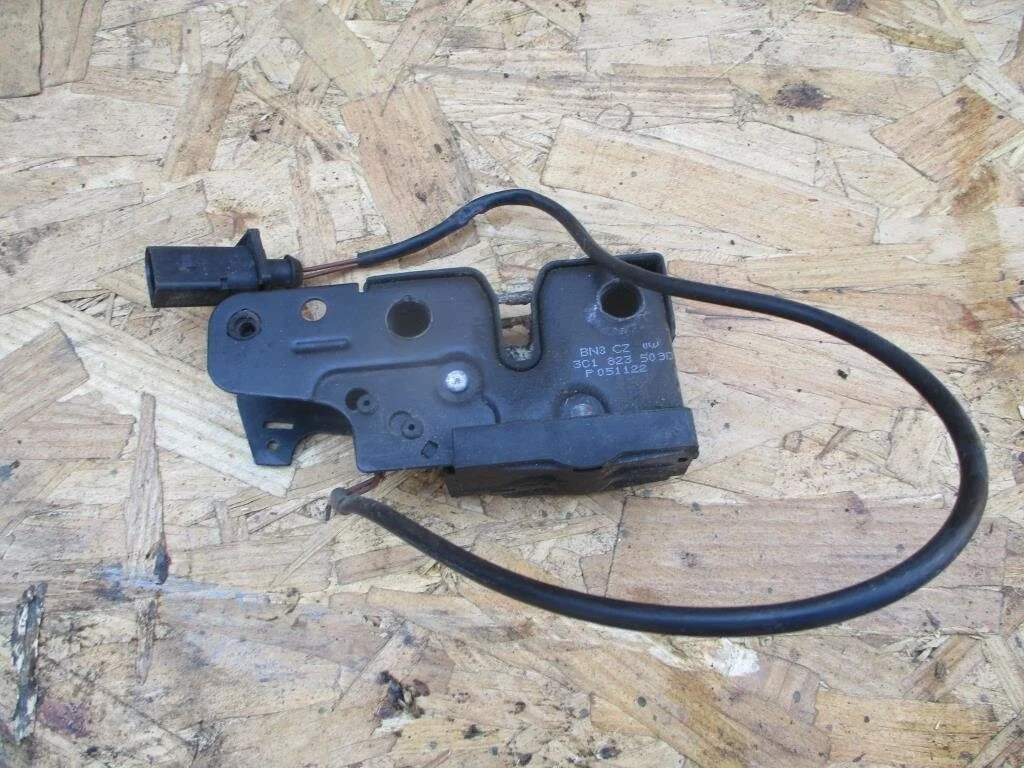 Замок капота 3C1823509D, 3C1823509C, 3C1823509D, 3C1823509E, 3C1823509G, 3C1823509H, 3C2823509B  для VW Passat B6 2005-2010