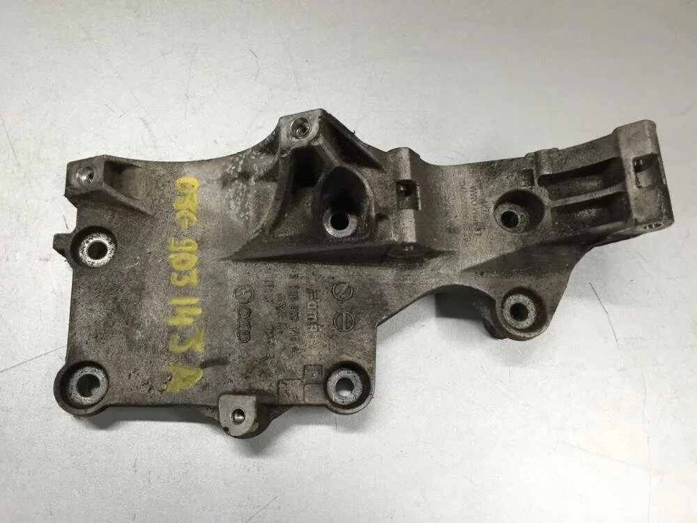Кронштейн компрессора кондиционера 03G903143A, 03G903139A, 03G903139F  для VW Passat B6 2005-2010
