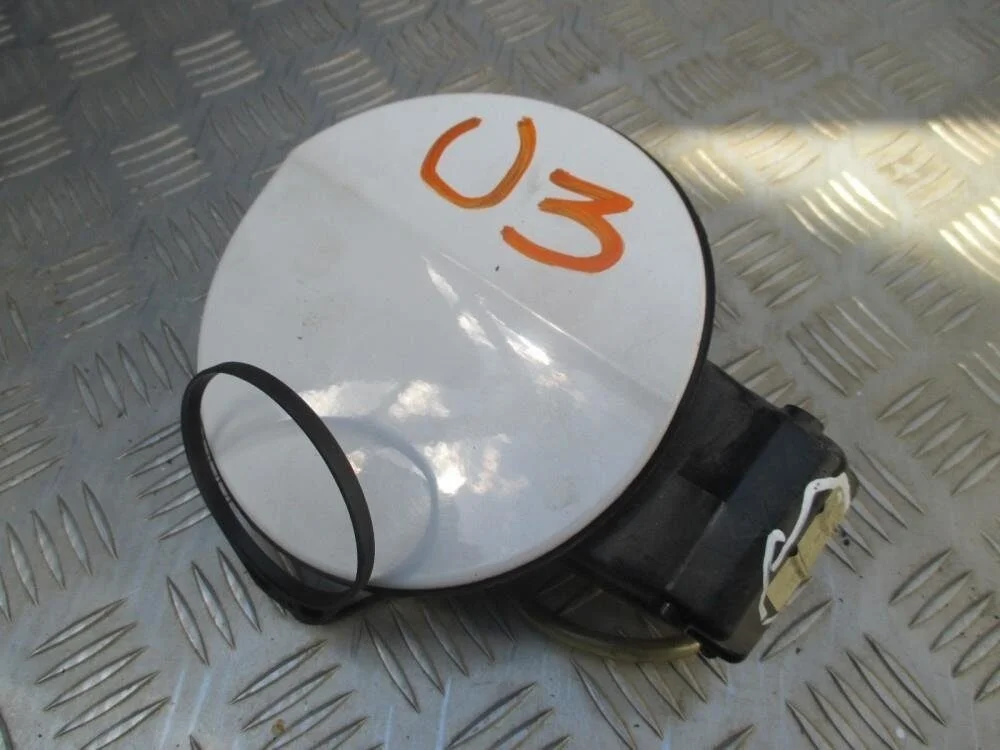 Лючок бензобака 3C5809857 для VW Passat B6 2005-2010