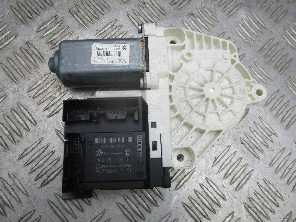 Моторчик стеклоподъемника передний левый 1K0959793H, 1K0959701L, 1K0959701L 037, 1K0959793H, 1K5837402S, 1T0959701C  для VW Passat B6 2005-2010