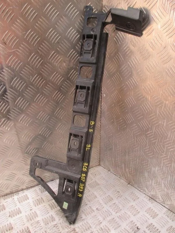 Направляющая заднего бампера левая 3C5807375A для VW Passat B6 2005-2010