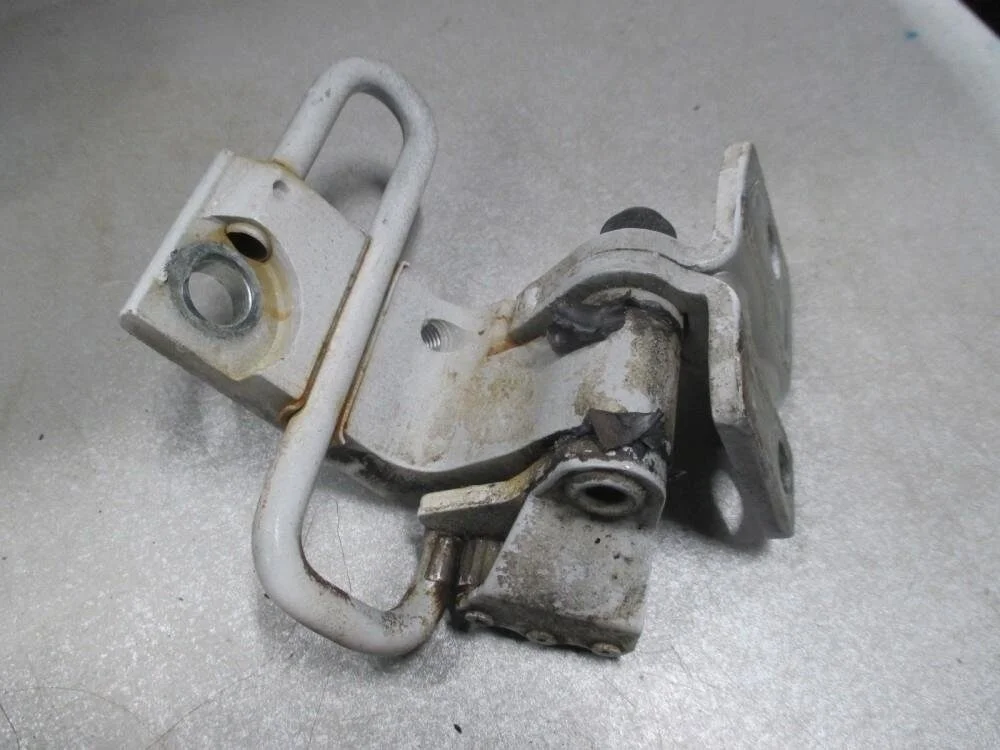 Петля задней правой двери нижняя 3C4833412C для VW Passat B6 2005-2010