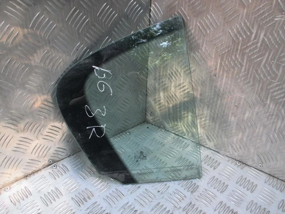 Стекло заднее правое боковое 3C5845216 для VW Passat B6 2005-2010