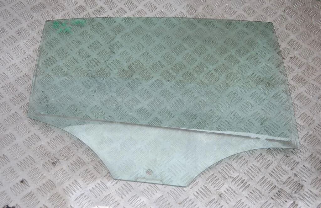 Стекло заднее правое седан 3C5845026 для VW Passat B6 2005-2010