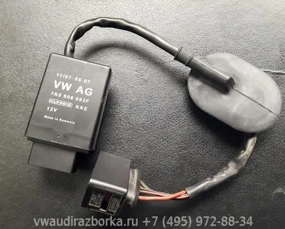 Блок управления (реле) бензонасоса Volkswagen Passat CC