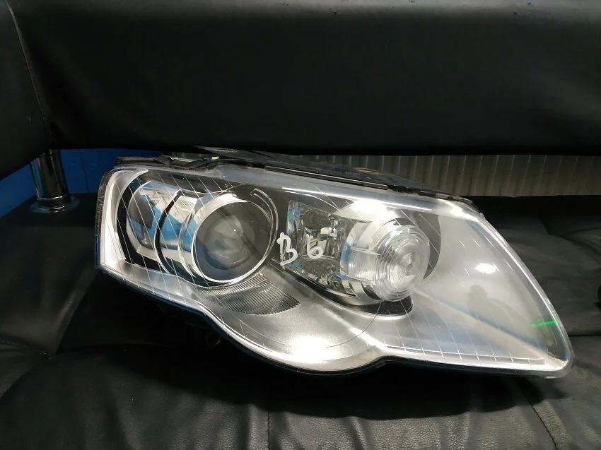 Фара передняя правая Volkswagen Passat B6 биксенон адаптив