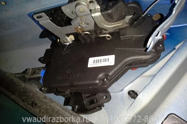 Дверной замок задней правой двери Volkswagen Golf 5
