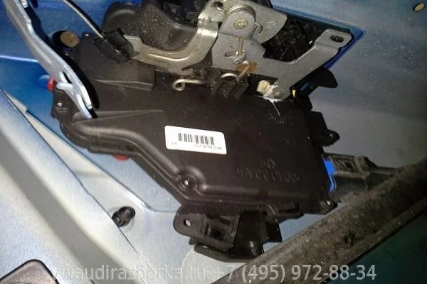 Дверной замок задней левой двери Volkswagen Golf 5