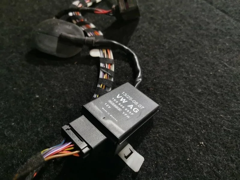 Блок управления бензонасосом 1K0906093F VW Jetta 6 2011-2018