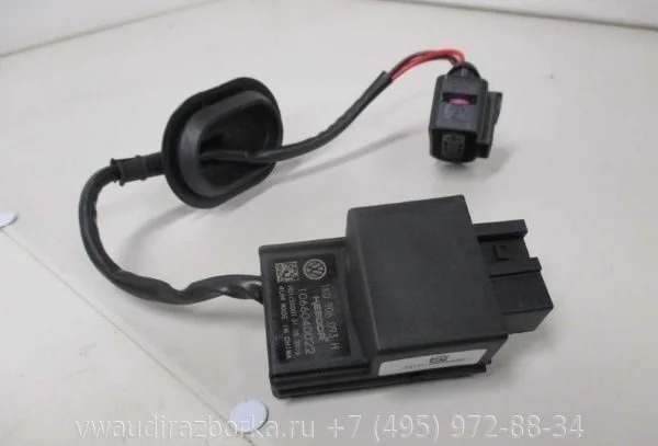 Блок управления (реле) бензонасоса Volkswagen Passat B7