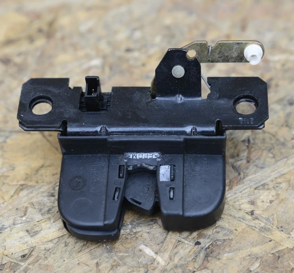Замок багажника 7L6827505 Volkswagen Touareg 2002-2010