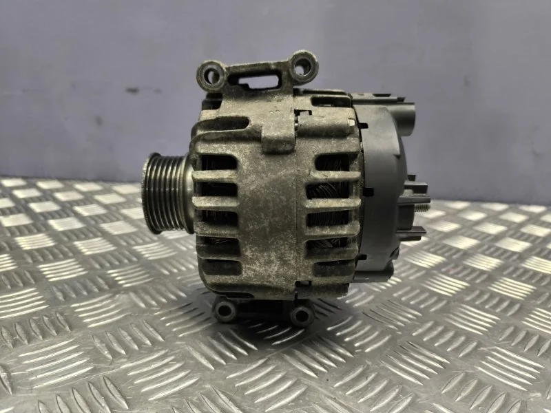 Генератор volkswagen Passat CC 2013 06H903017E 358 CDA