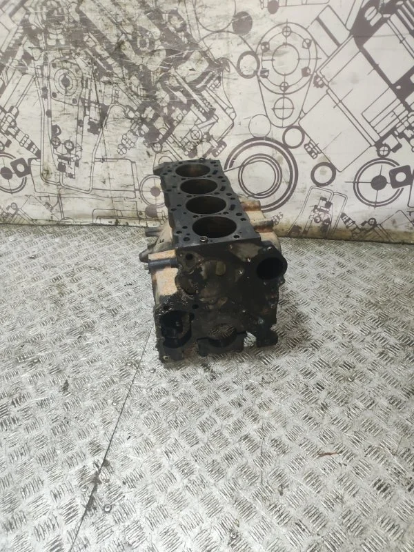 Блок цилиндров Mitsubishi L200 Pajero Sport 2 1000C753 4D56U