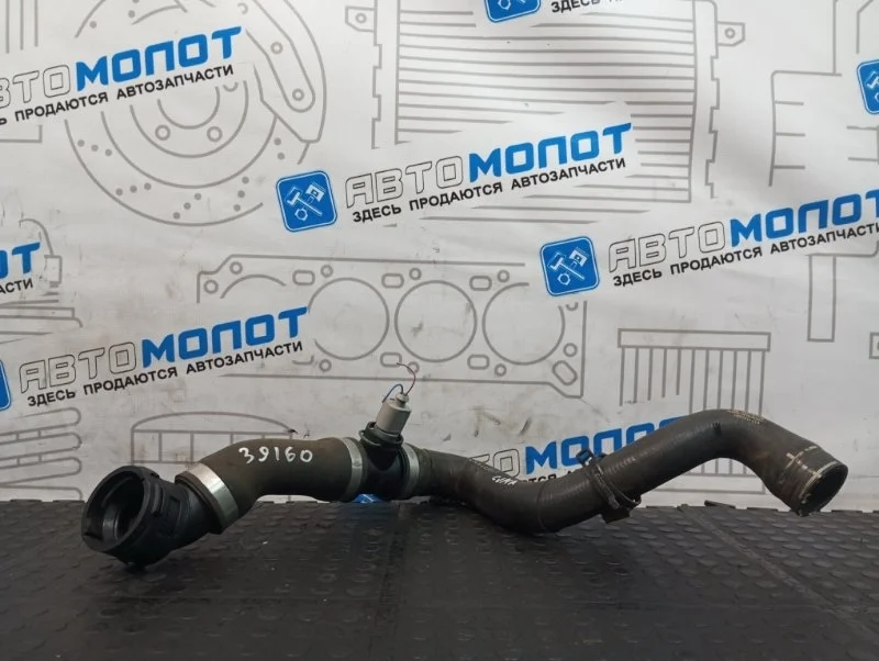 Патрубок системы охлаждения Volkswagen Touareg 7L8121115 NF CJM CJMA 3.0D