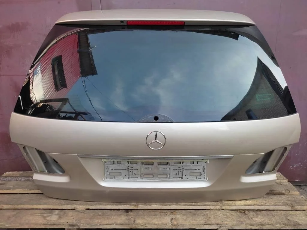 Крышка багажника Mercedes-Benz