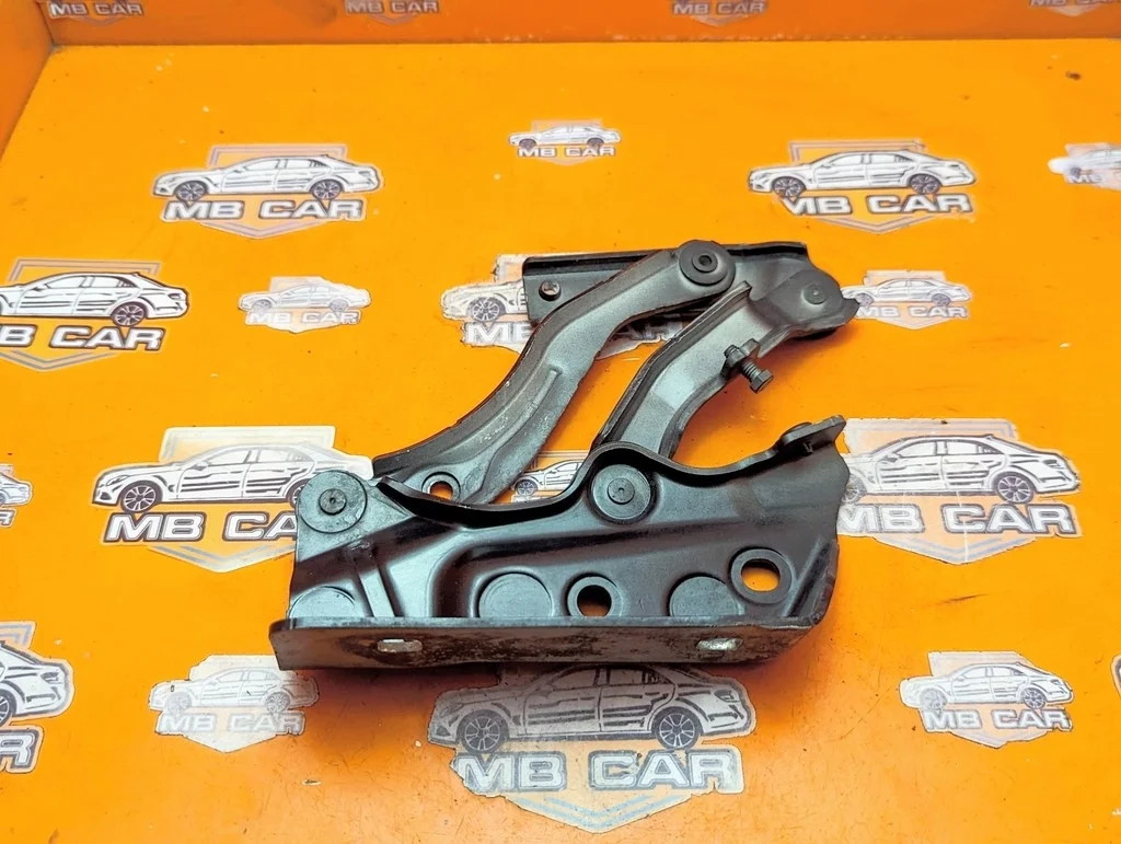 Петля капота Mercedes-Benz