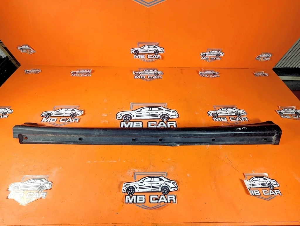 Порог пластиковый левый Mercedes-Benz