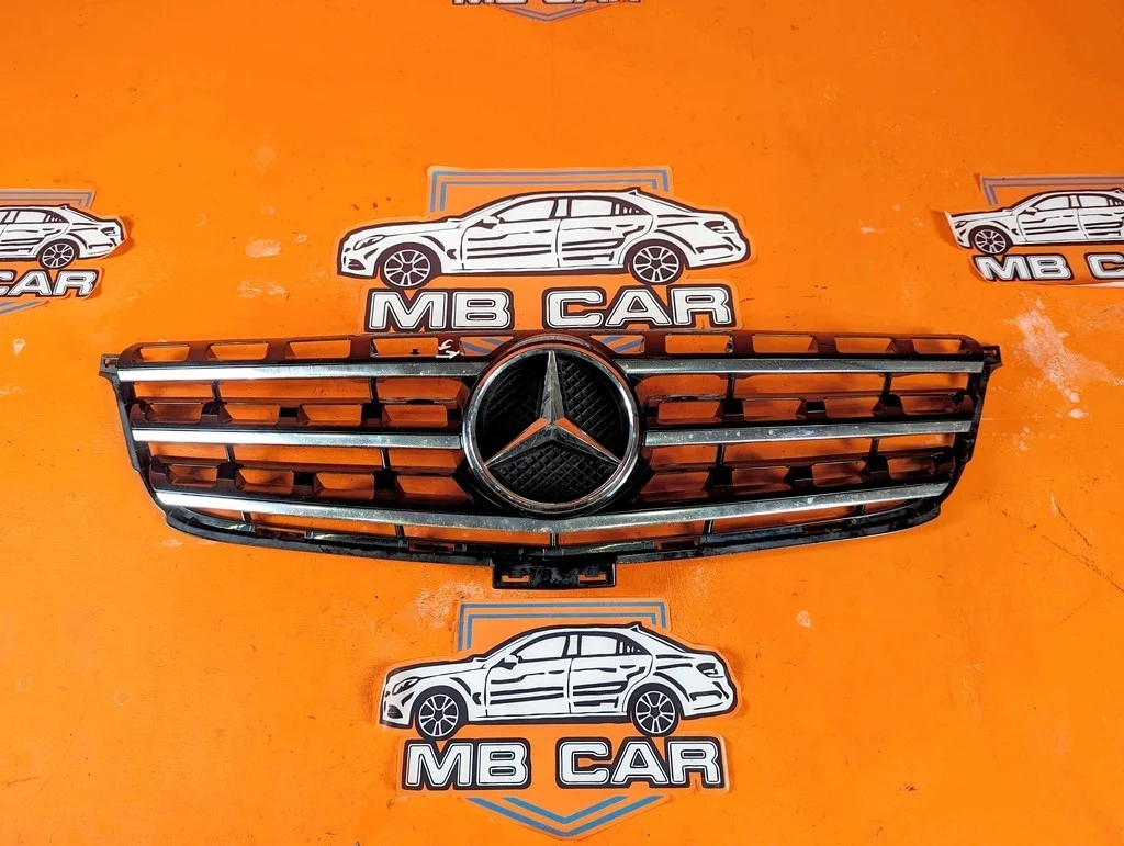 Решетка радиатора Mercedes-Benz