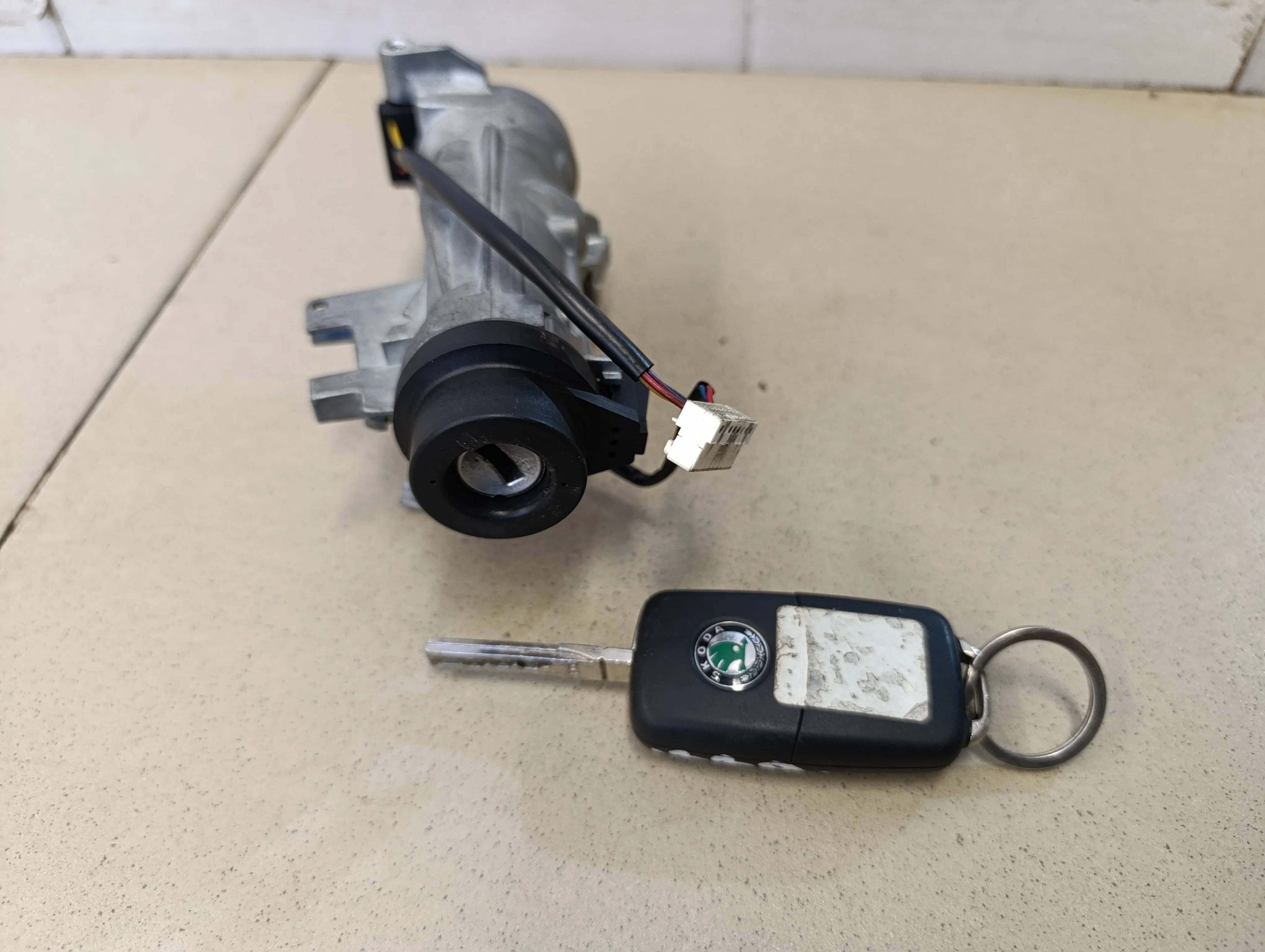 Замок зажигания Rapid 2013>