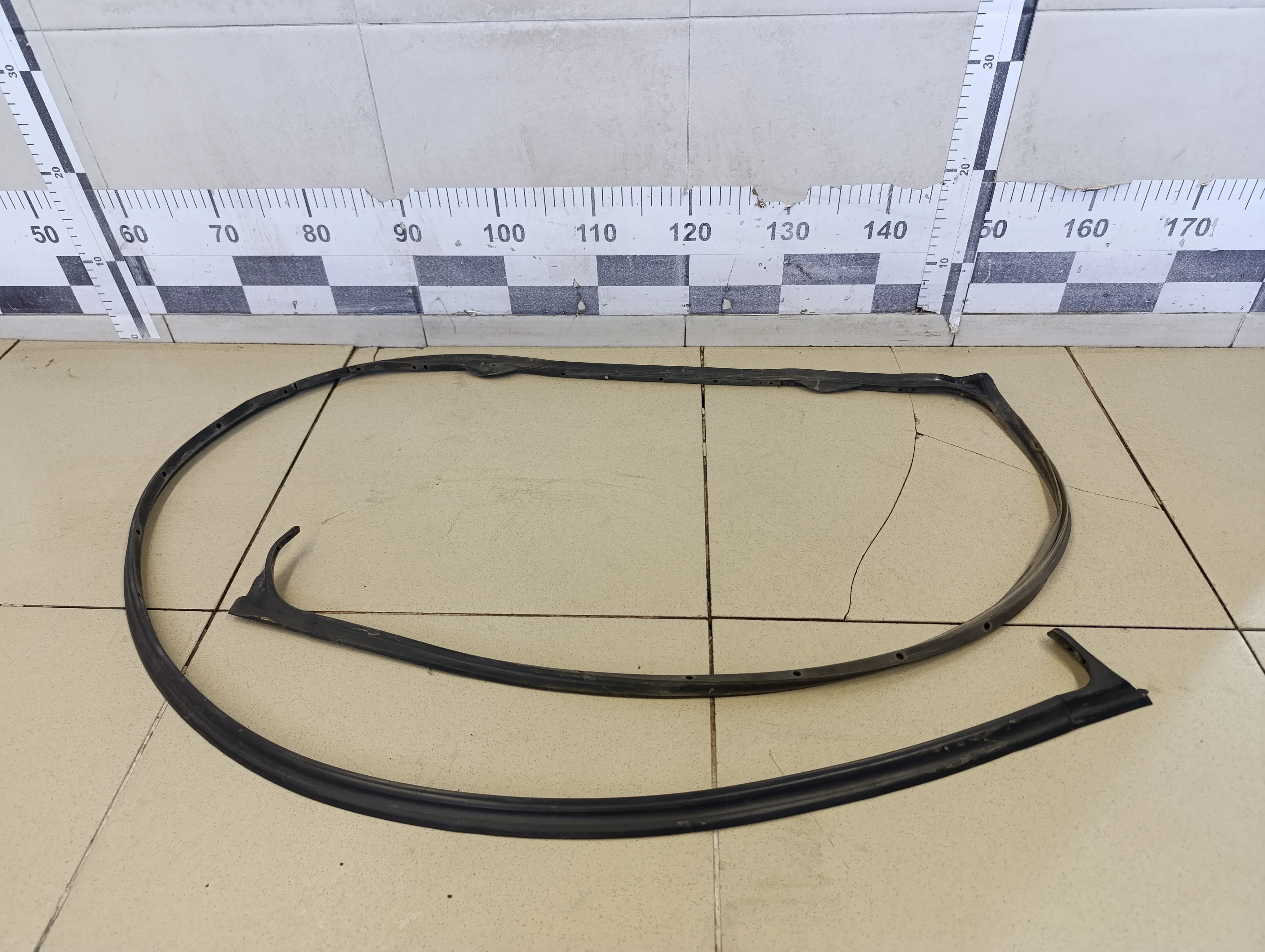 Уплотнитель двери Octavia (A5 1Z-) 2004-2013