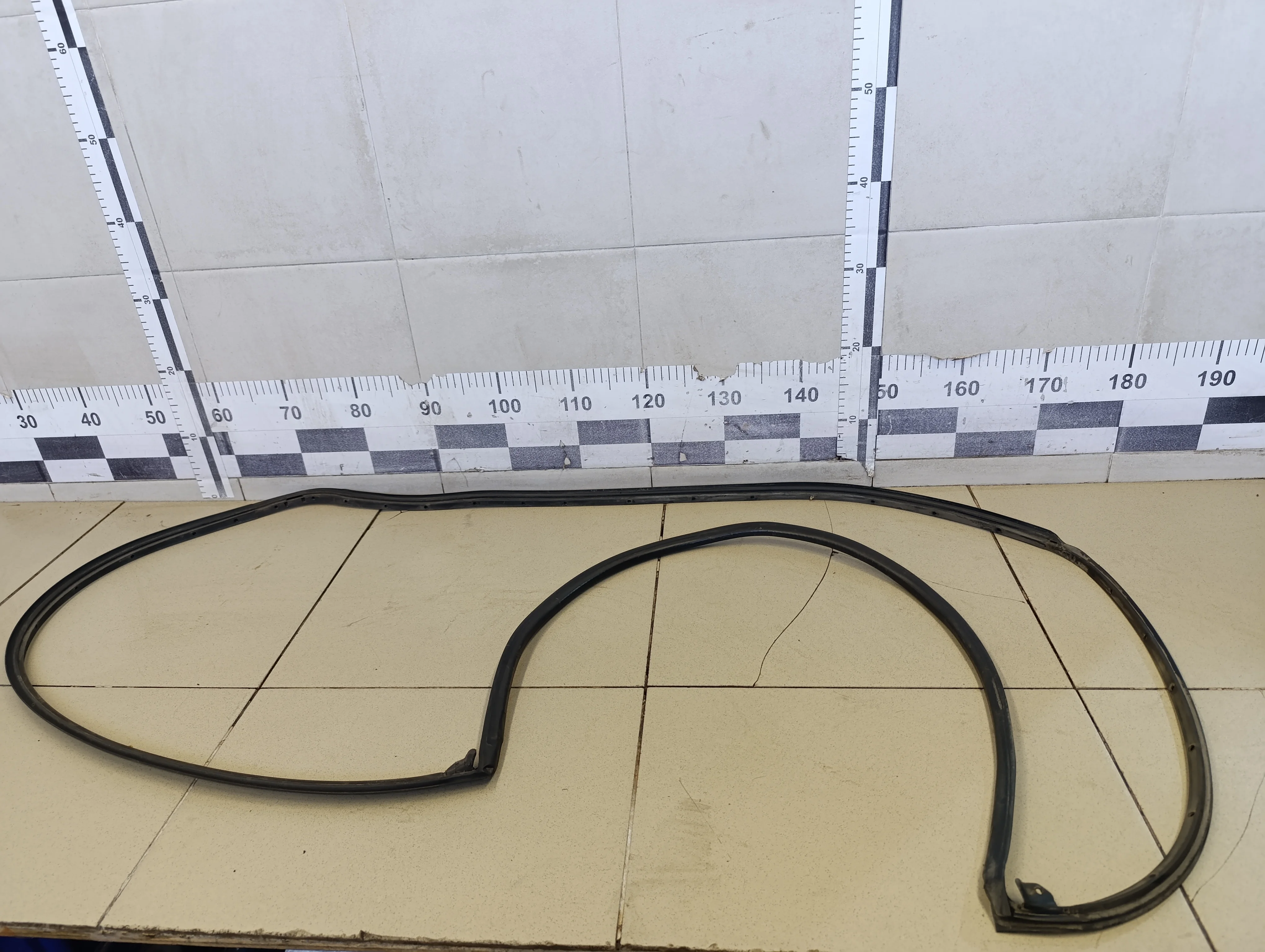 Уплотнитель двери Octavia (A5 1Z-) 2004-2013