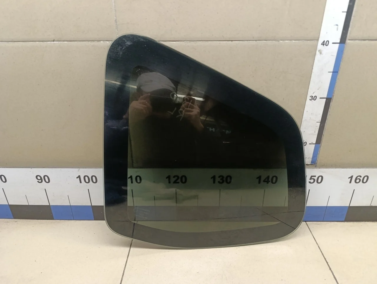 Стекло кузовное глухое левое Duster 2012>