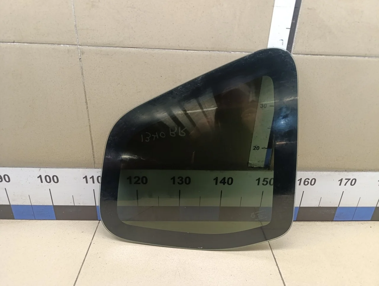 Стекло кузовное глухое правое Duster 2012>