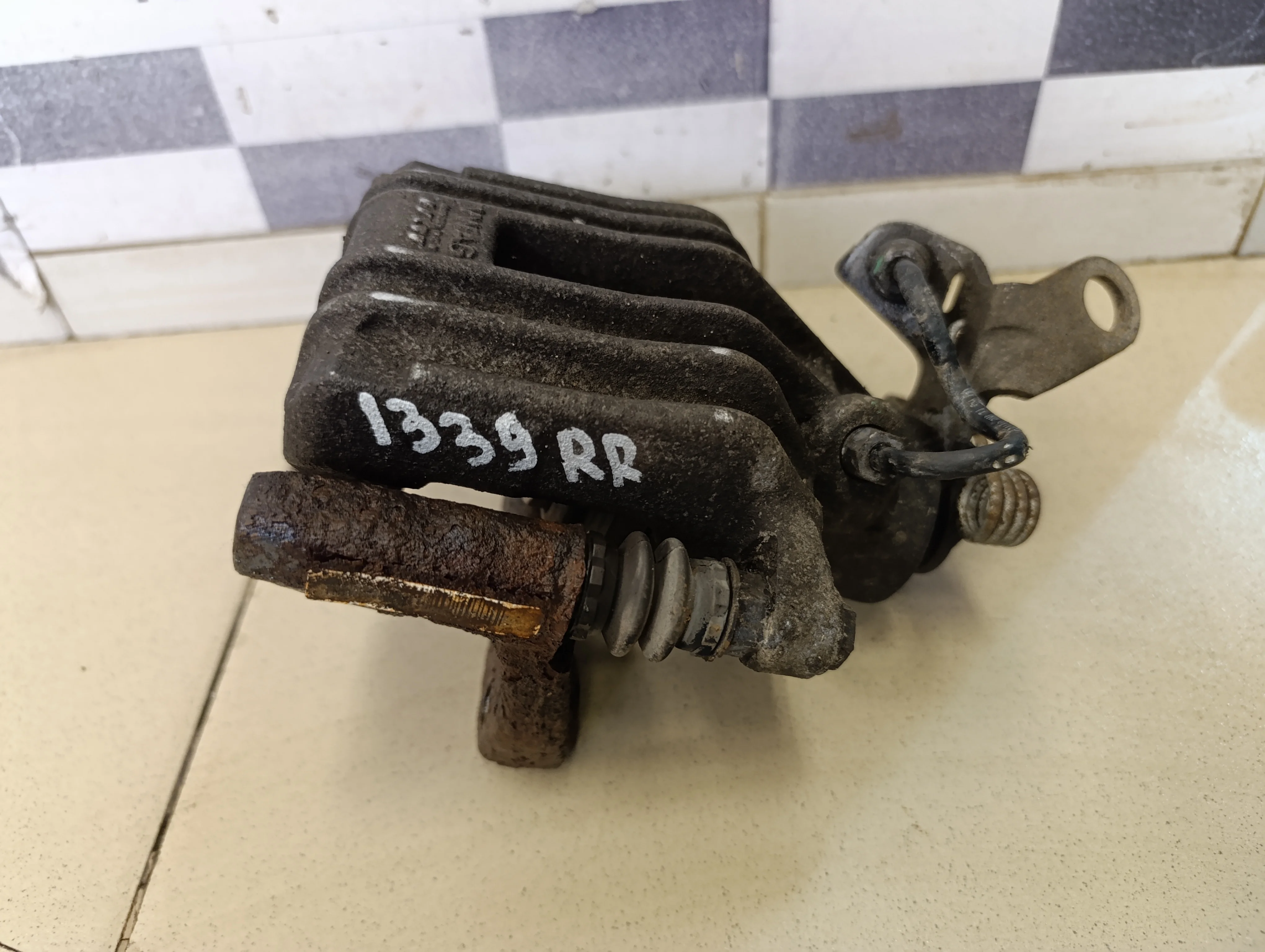 Суппорт задний правый Yeti 2009>