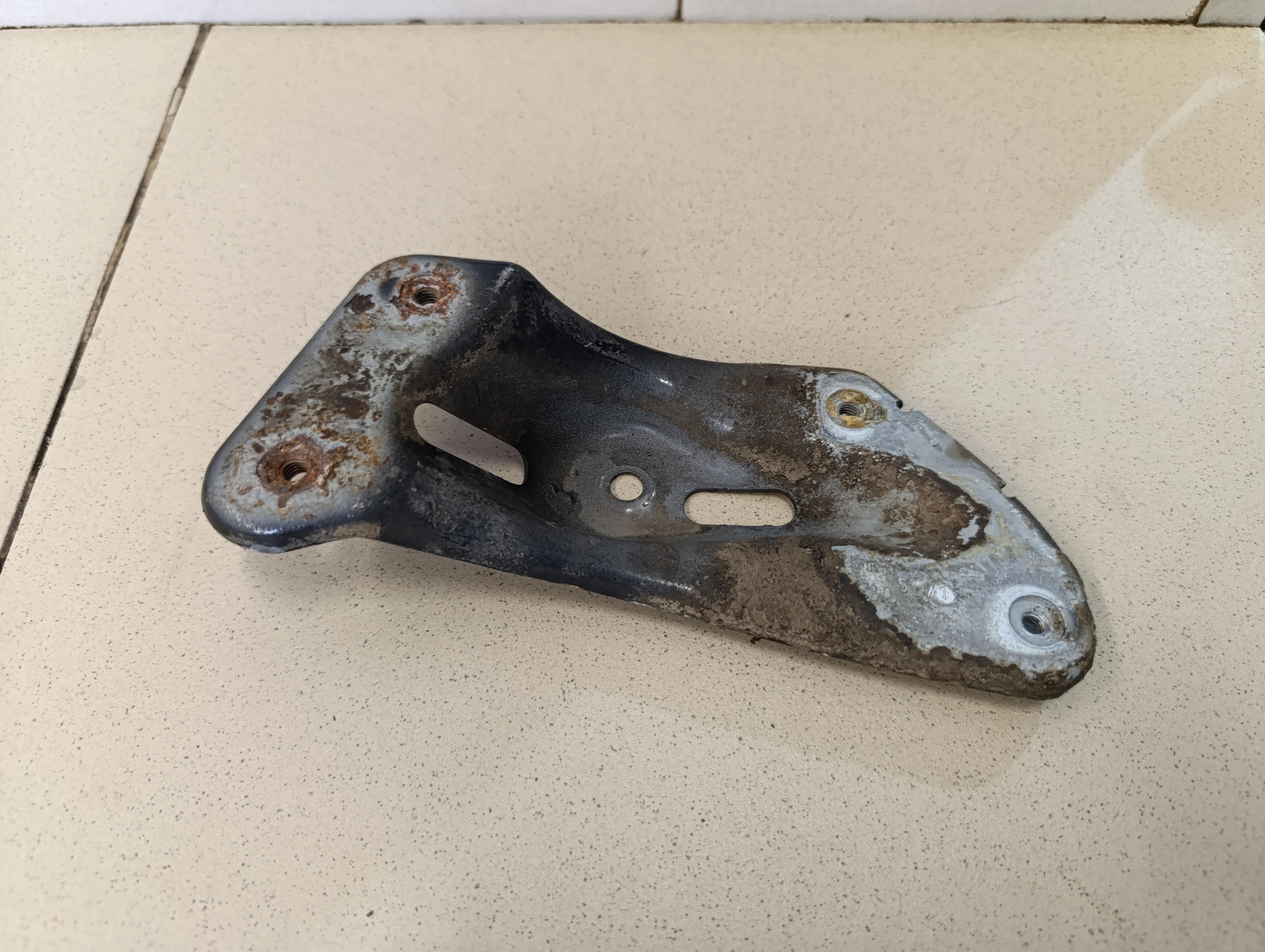 Кронштейн крепления крыла Yeti 2009>