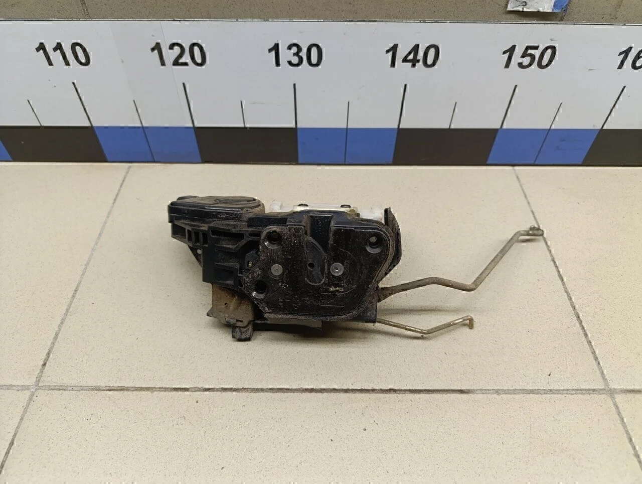 Замок двери передней правой Elantra 2000-2005