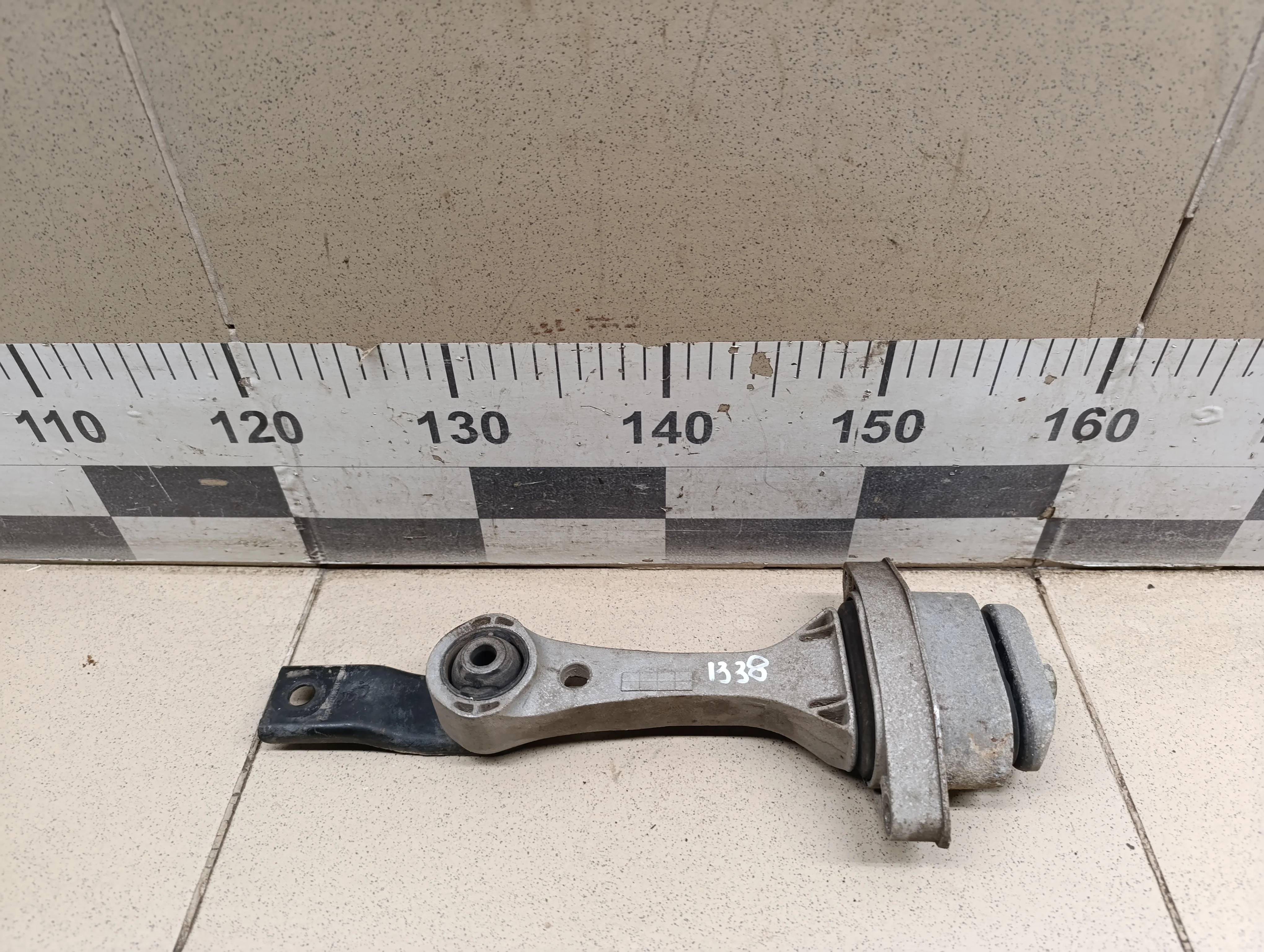 Опора двигателя задняя A3 (8L1) 1996-2003