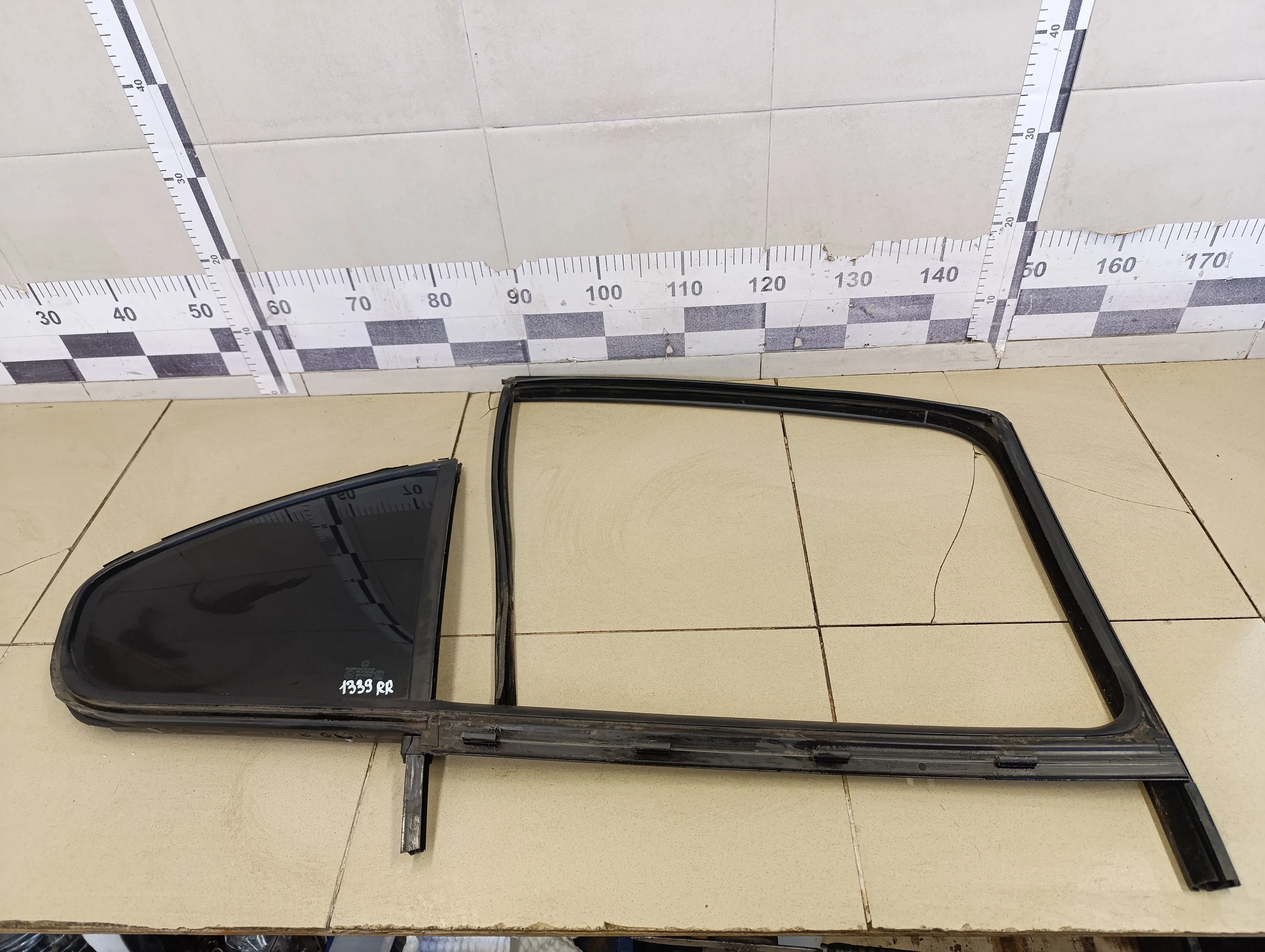 Стекло двери задней правой (форточка) Octavia (A5 1Z-) 2004-2013