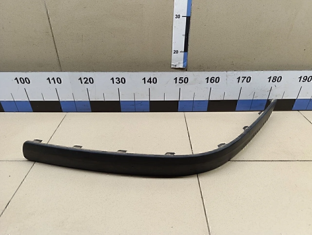 Молдинг переднего бампера левый Elantra 2000-2005