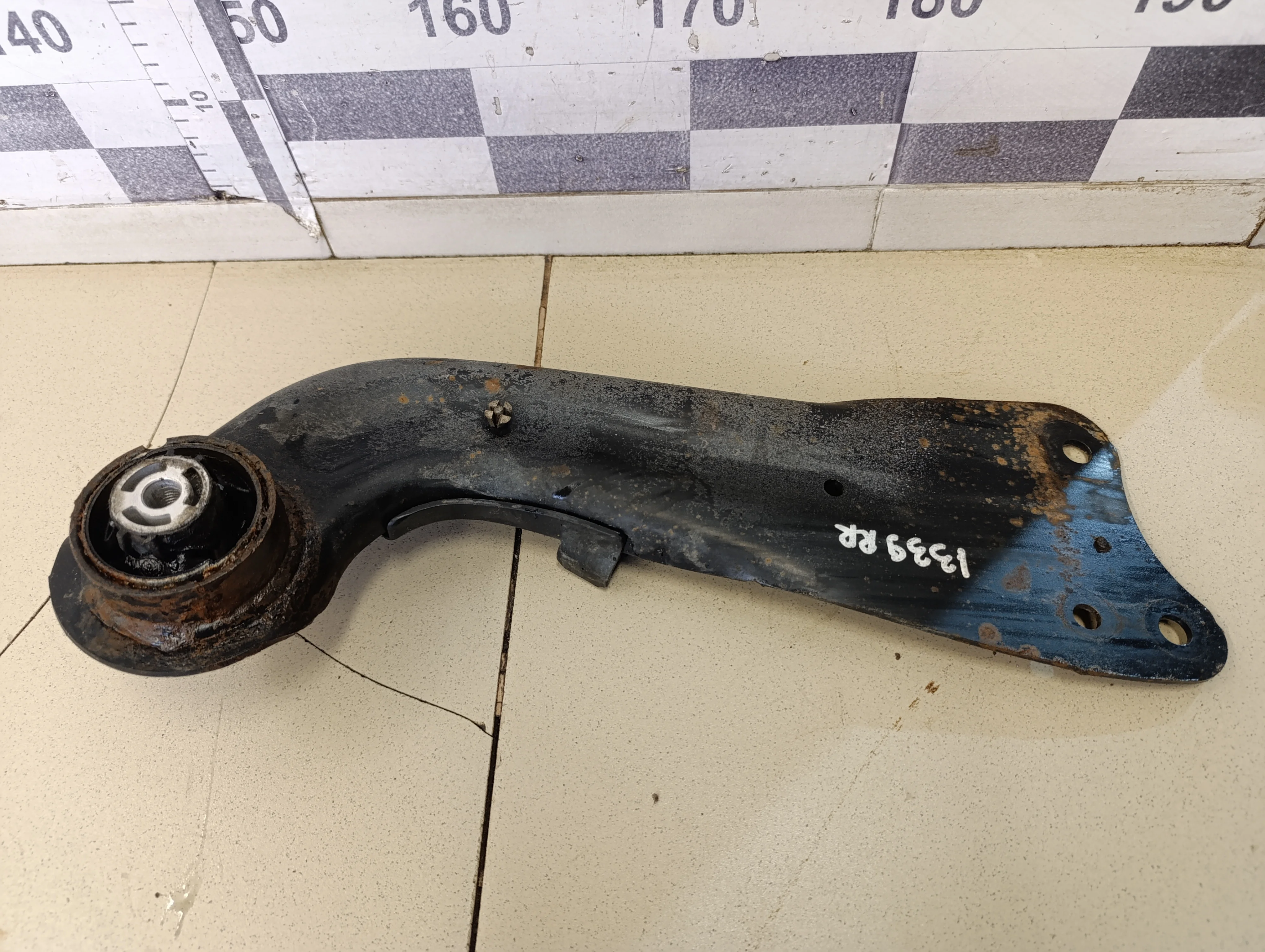 Рычаг задний продольный правый Tiguan 2007-2011