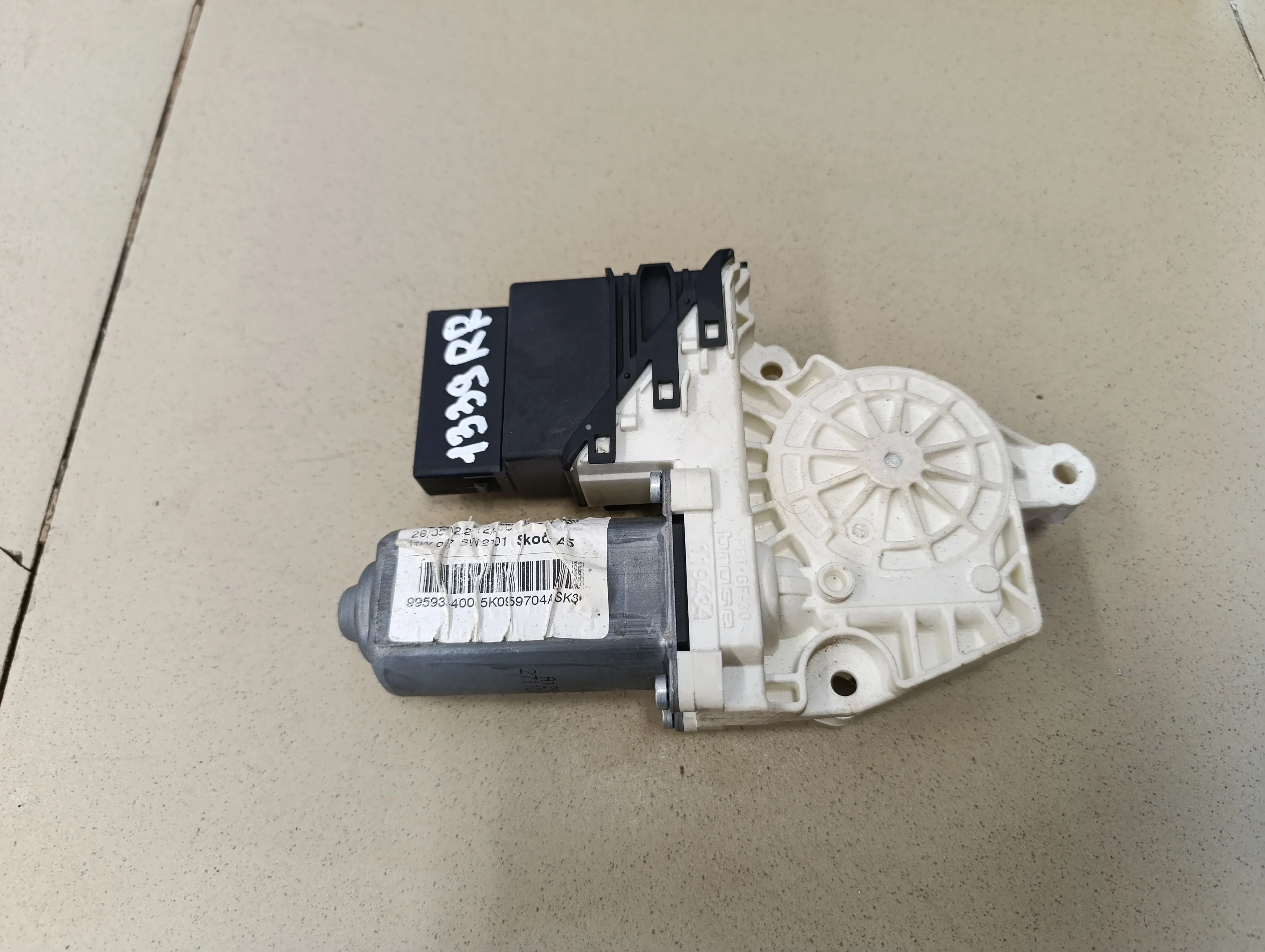 Моторчик стеклоподъемника Touran 2003-2010