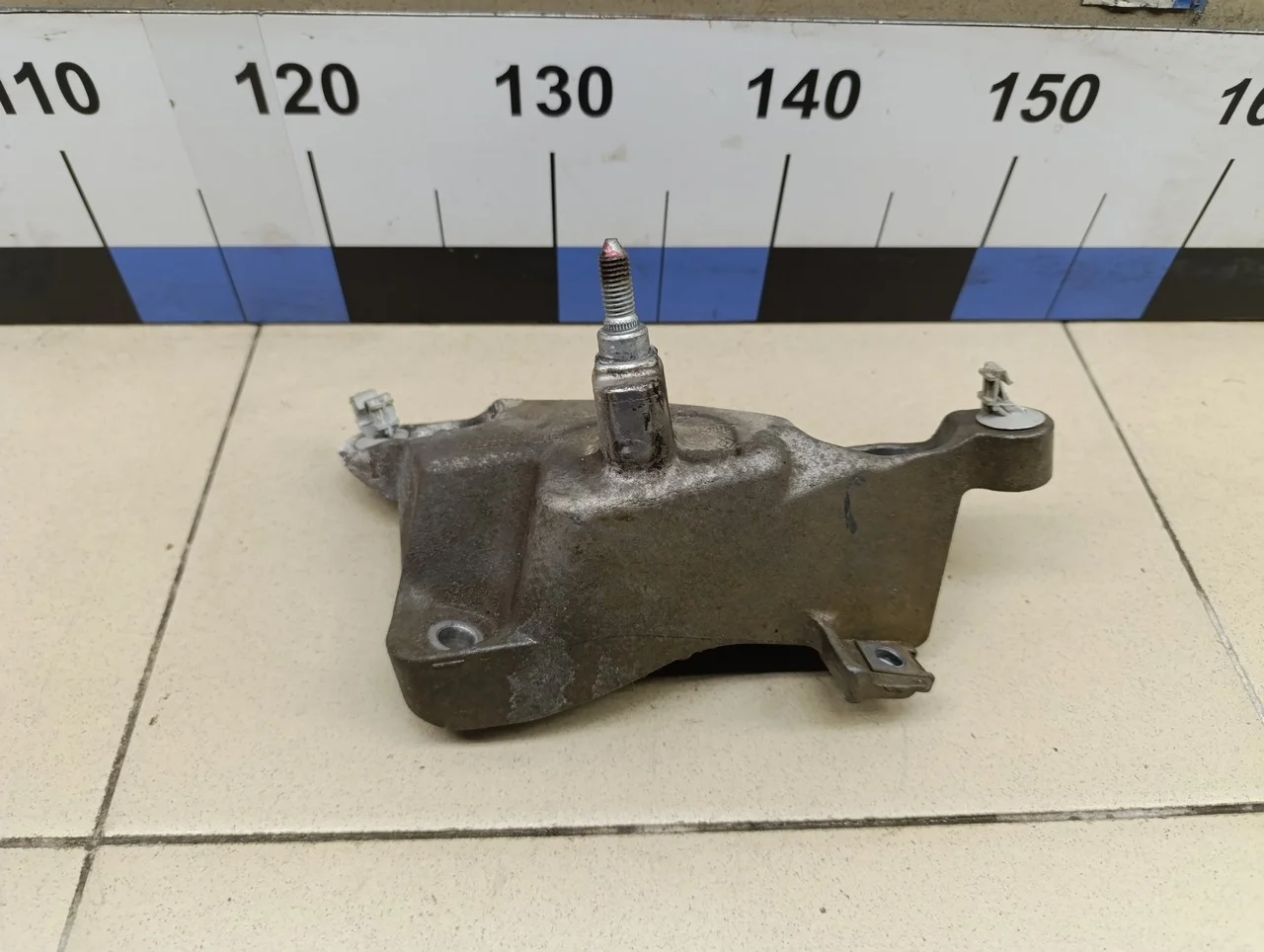 Кронштейн КПП левый Duster 2012>