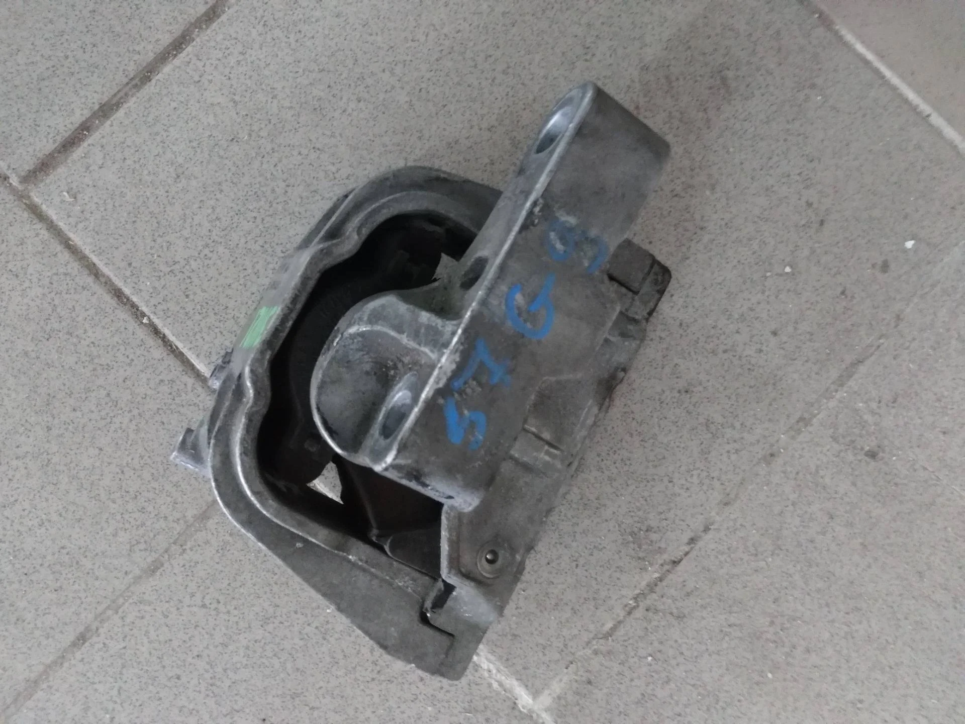 кронштейн двигателя правый Volkswagen Touran  2006