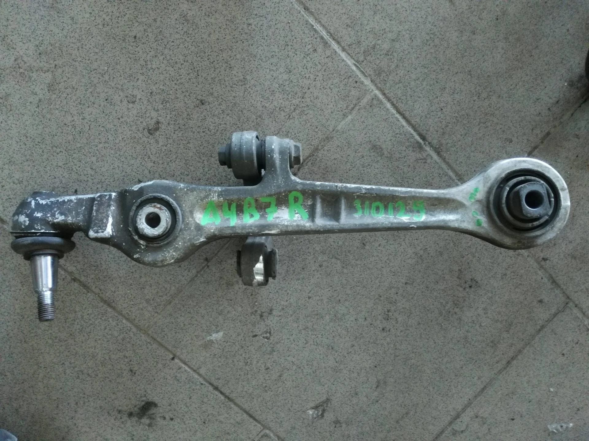 рычаг передний Audi A4 B7  2006