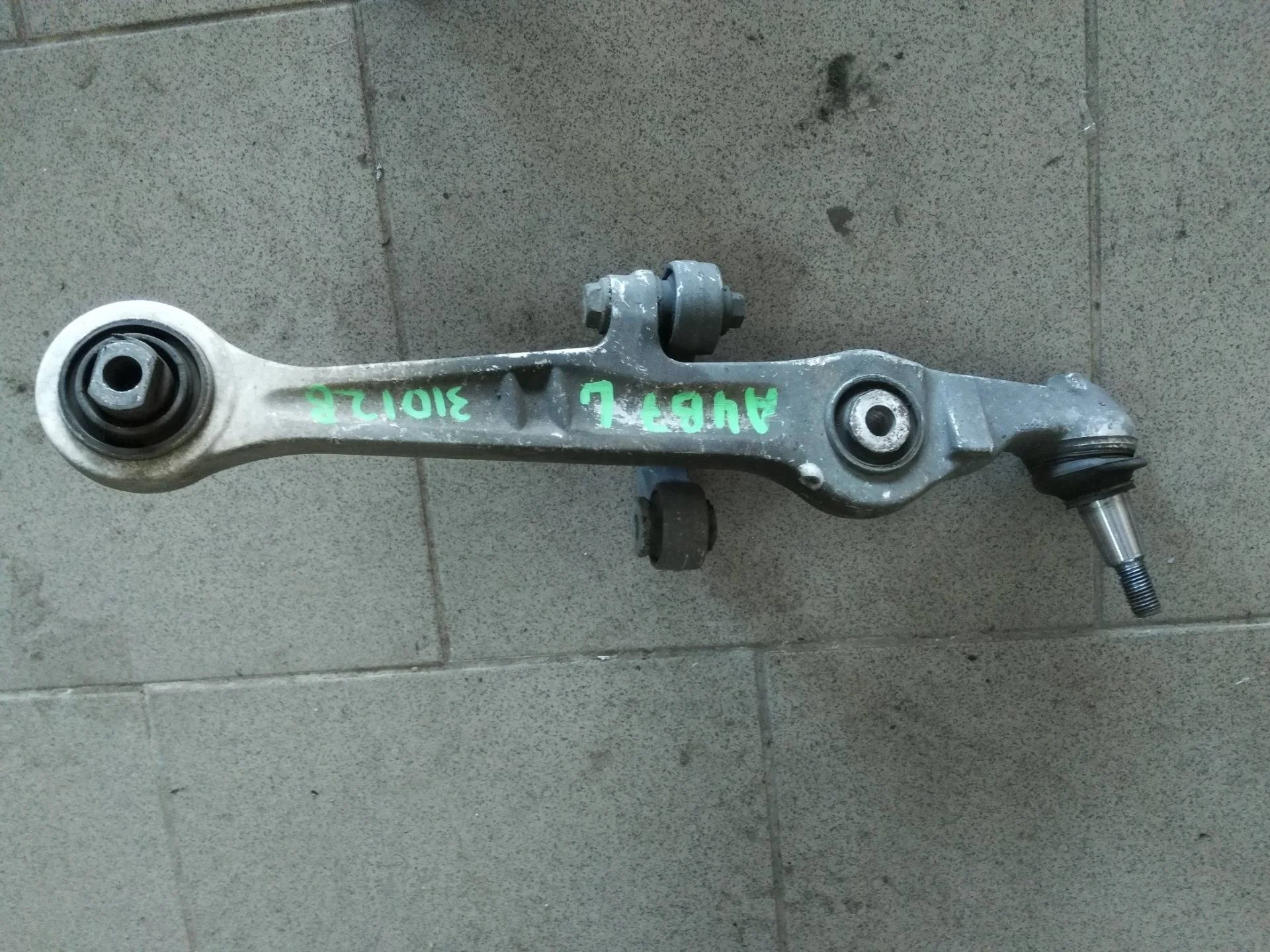 рычаг передний левый Audi A4  2006