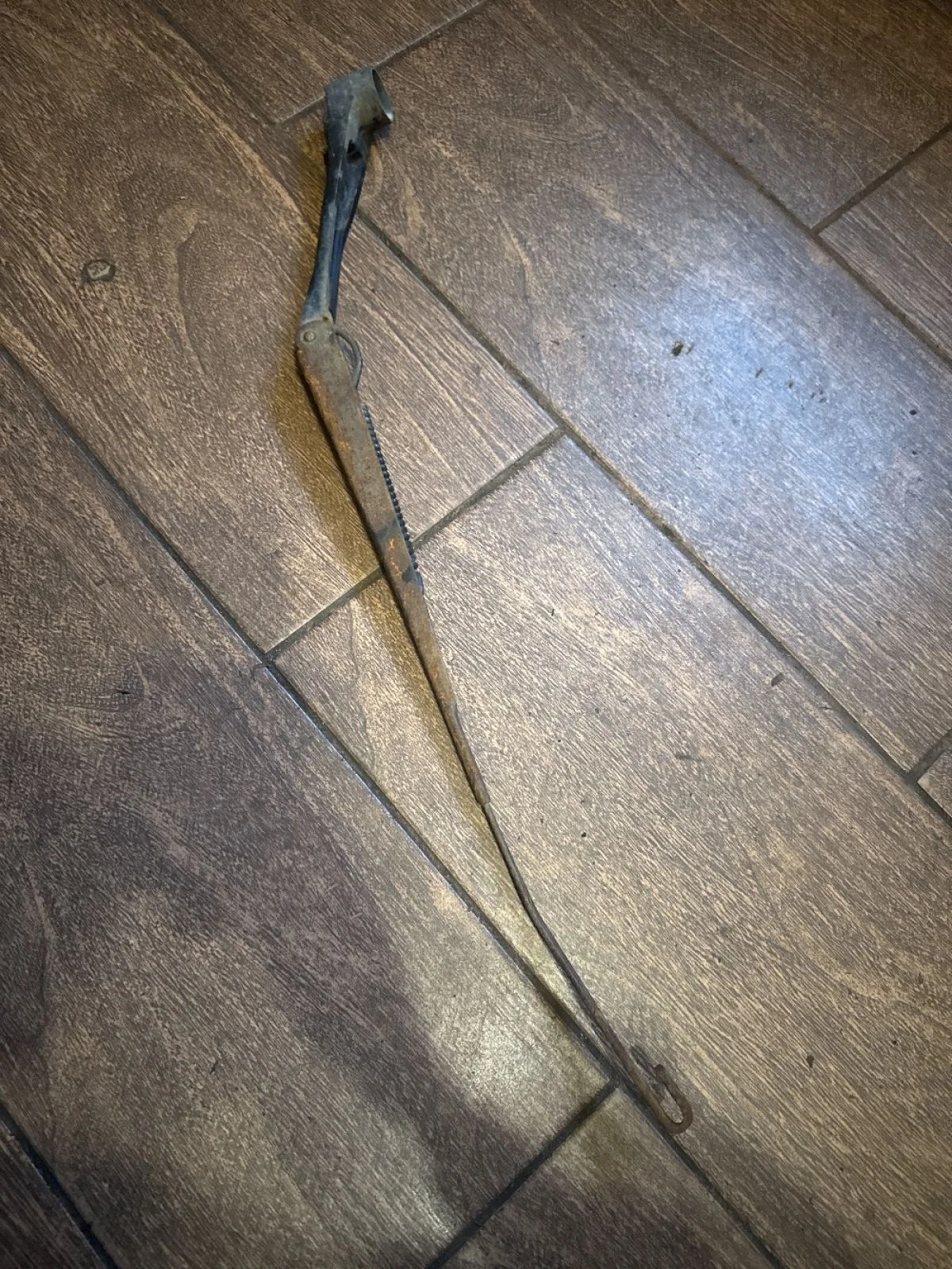 Поводок стеклоочистителя передний левый Mitsubishi Lancer IX рестайлинг (2005—2010)