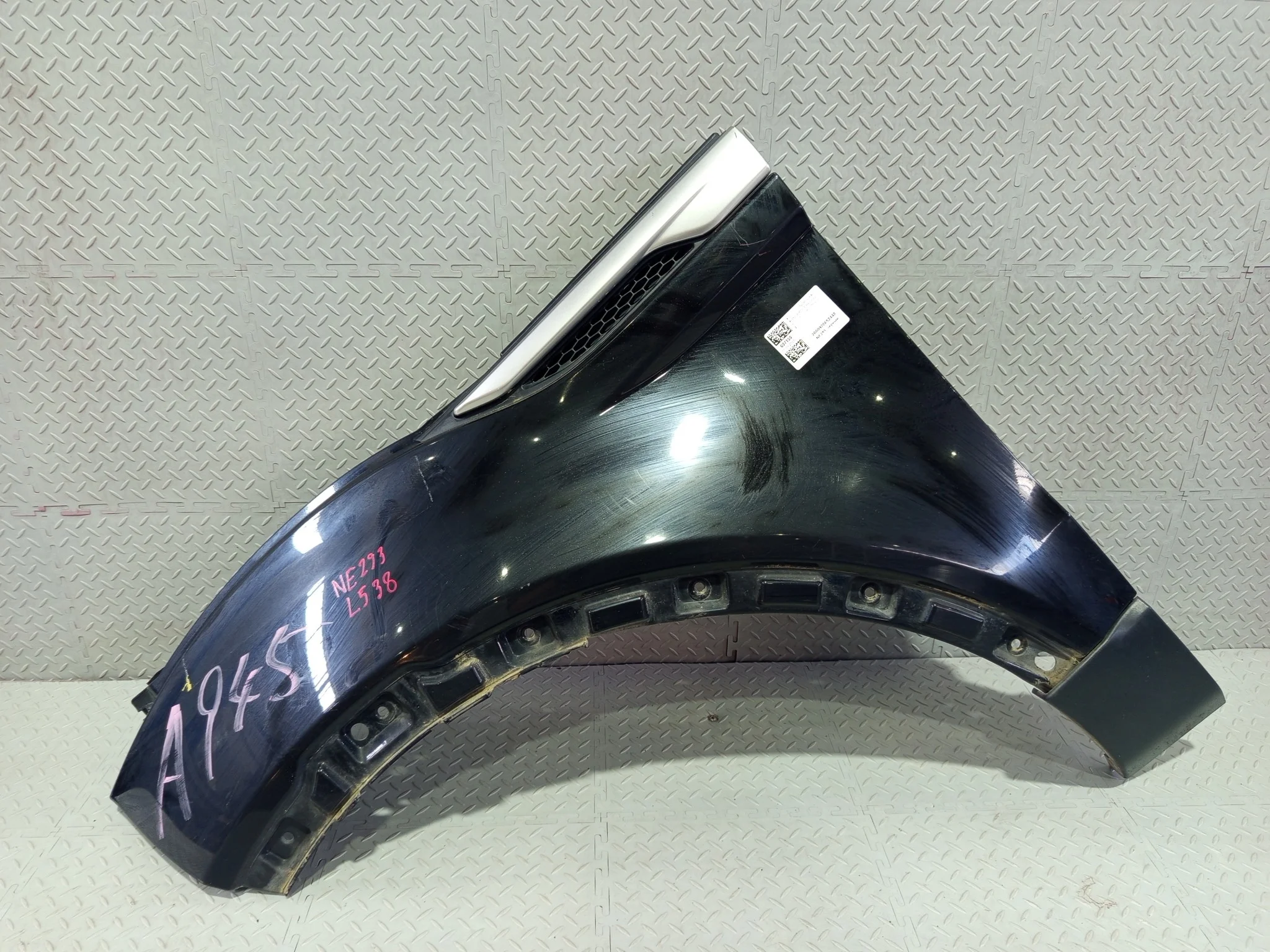 КРЫЛО LAND ROVER LR027590 ПЕРЕД ЛЕВО черный NE293