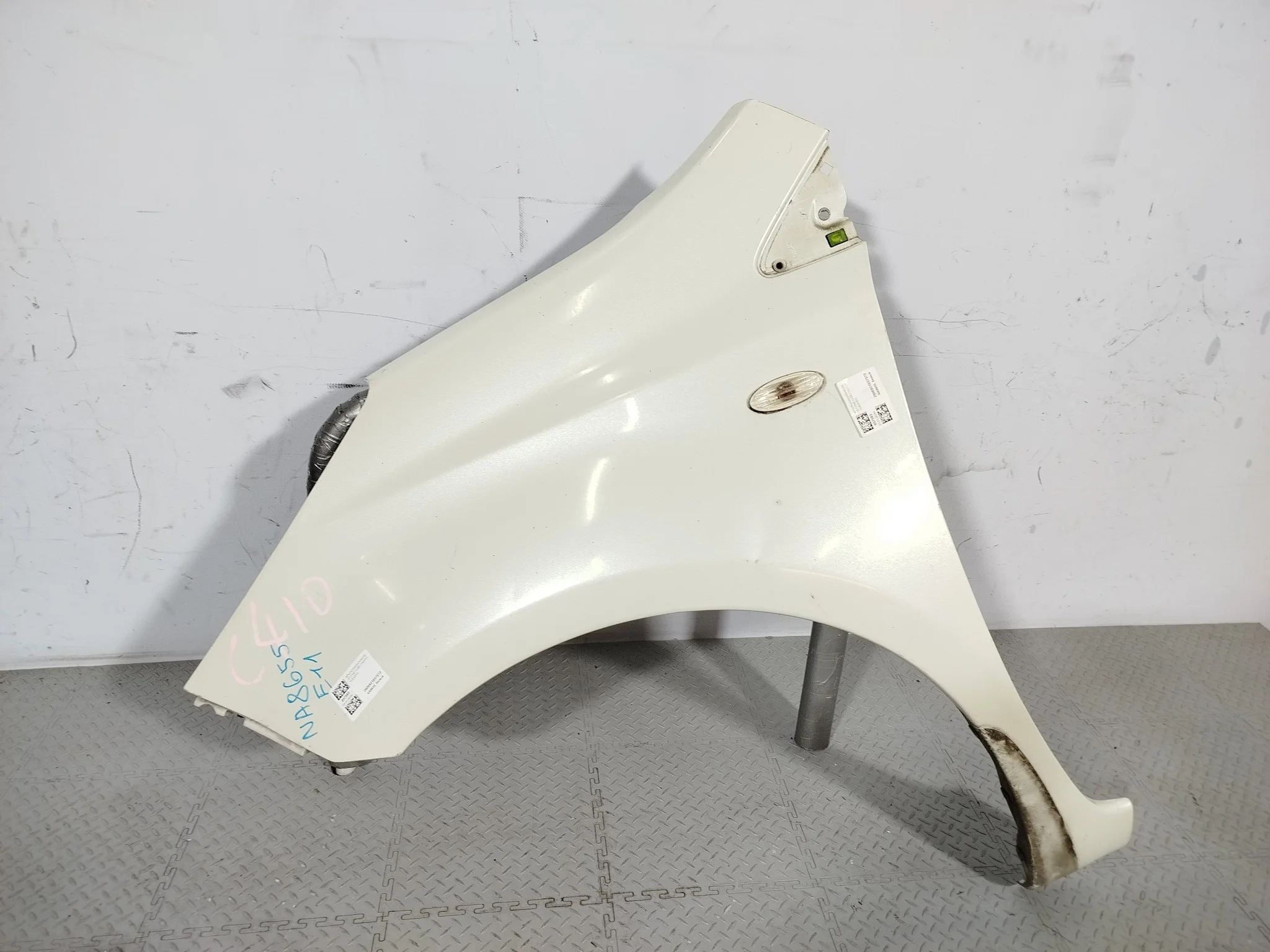 КРЫЛО NISSAN 631011U630 ПЕРЕД ЛЕВО белый, QX1 NA8655