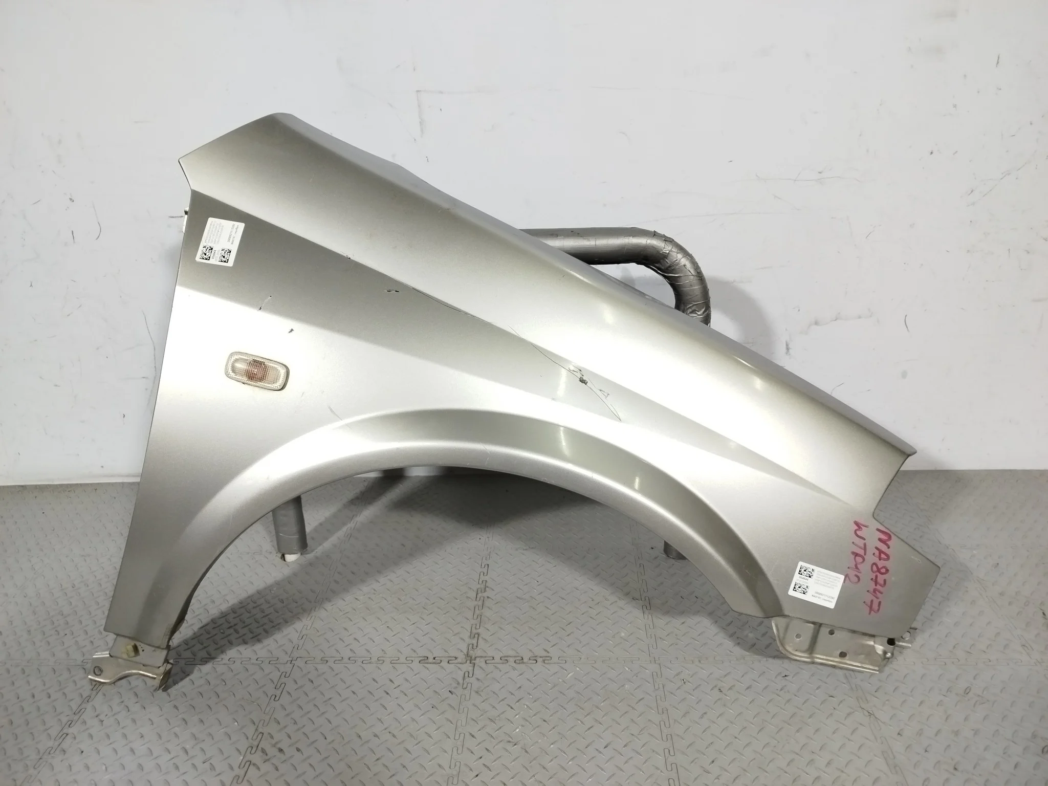 КРЫЛО NISSAN PRIMERA 63100AU030 серебро, KY0 NA8747