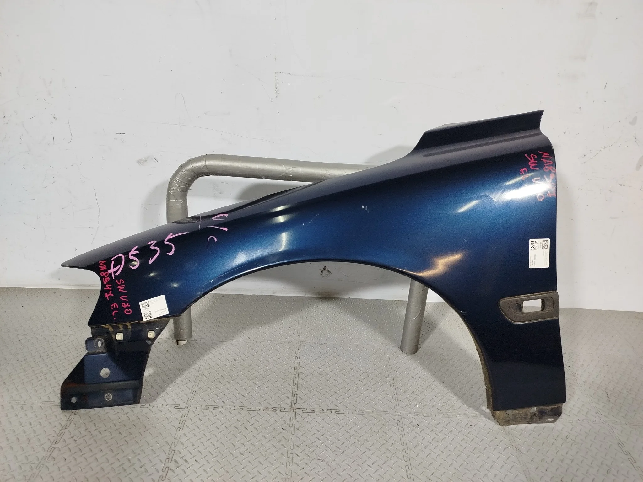 КРЫЛО VOLVO 30796492 ПЕРЕД ЛЕВО темно-синий NA8947