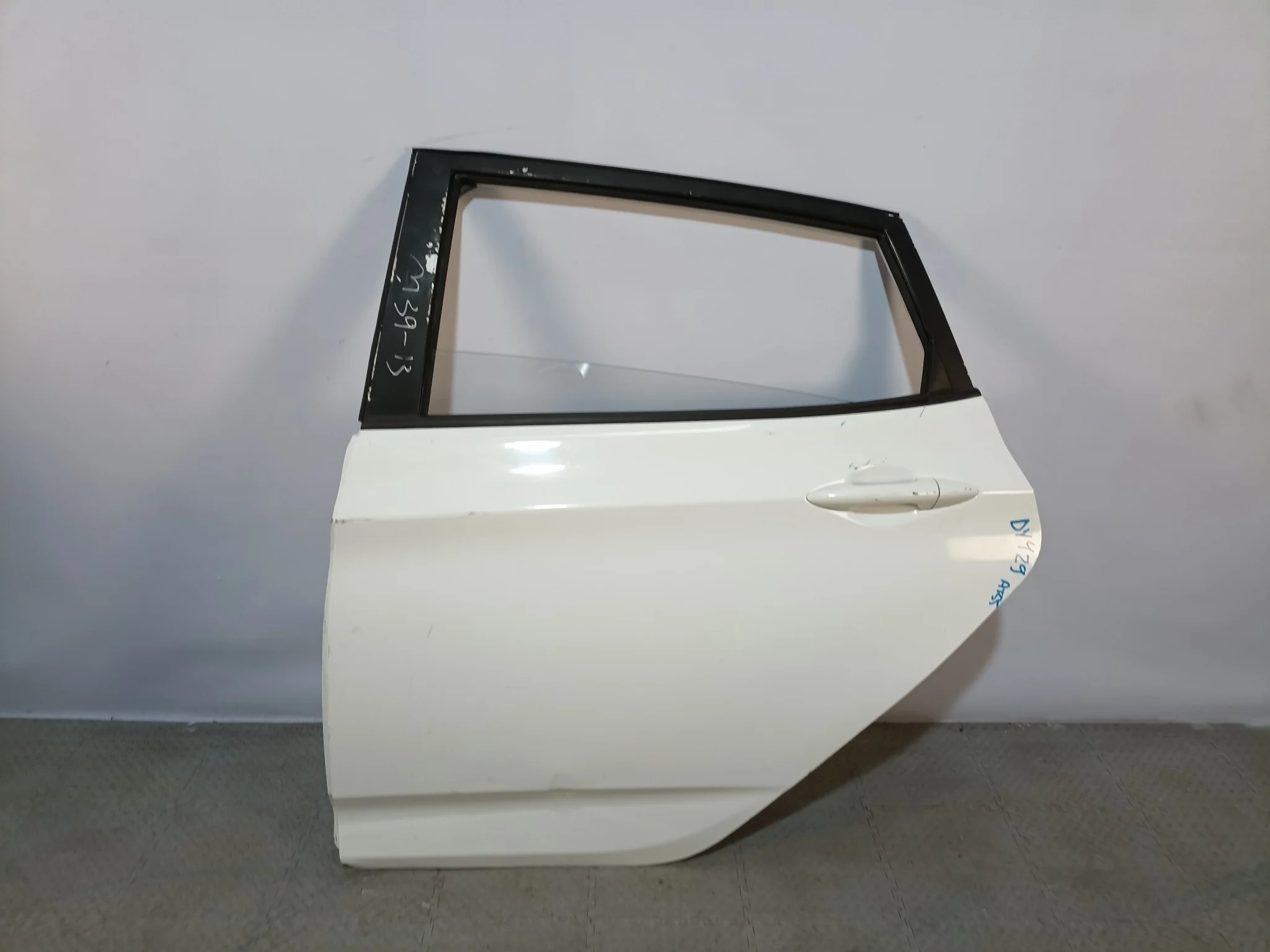 ДВЕРЬ HYUNDAI ACCENT SOLARIS 770034L200 белый DY429