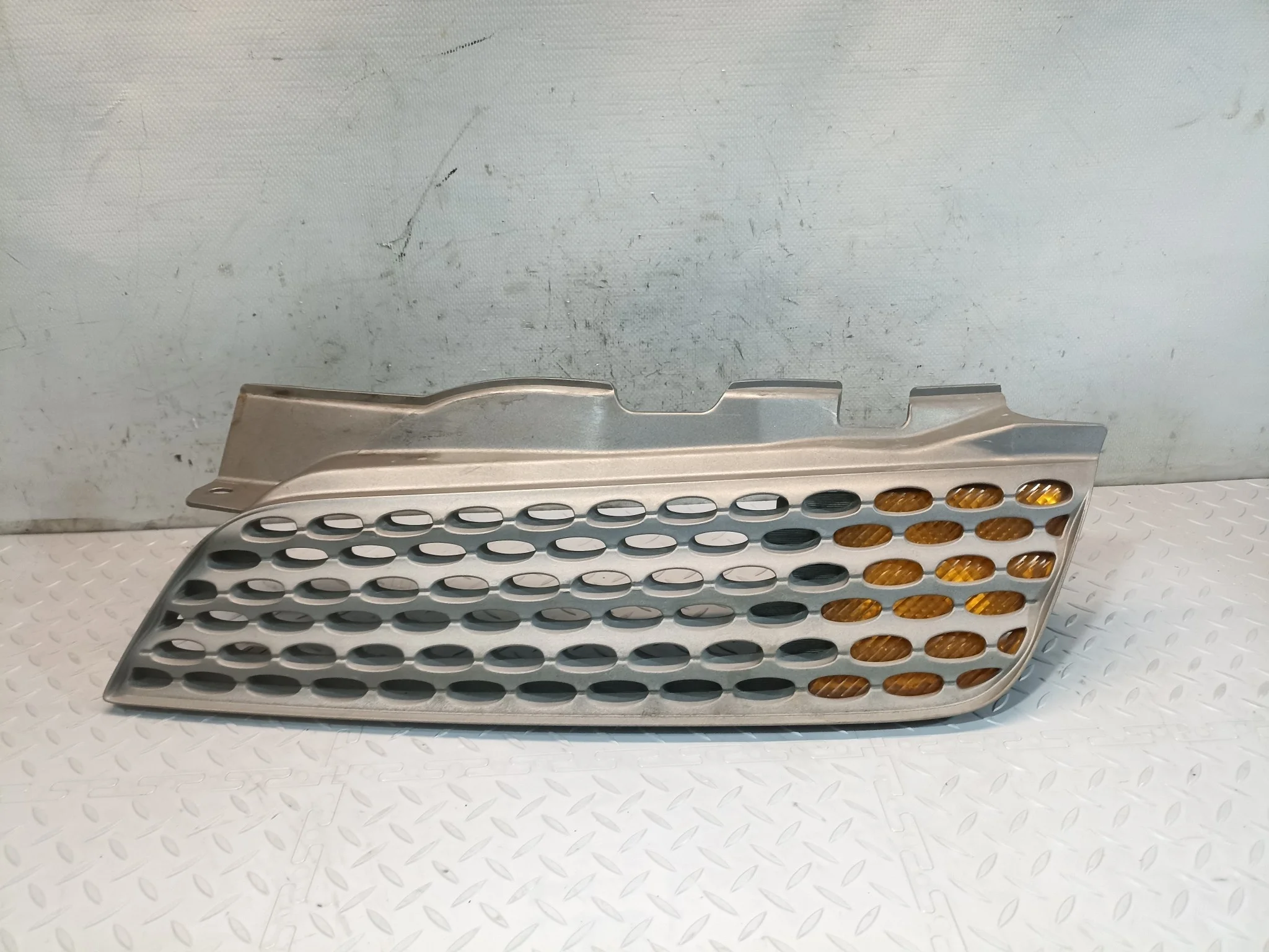 РЕШЕТКА РАДИАТОРА NISSAN ЛЕВО 62330AX000 KB1457Z