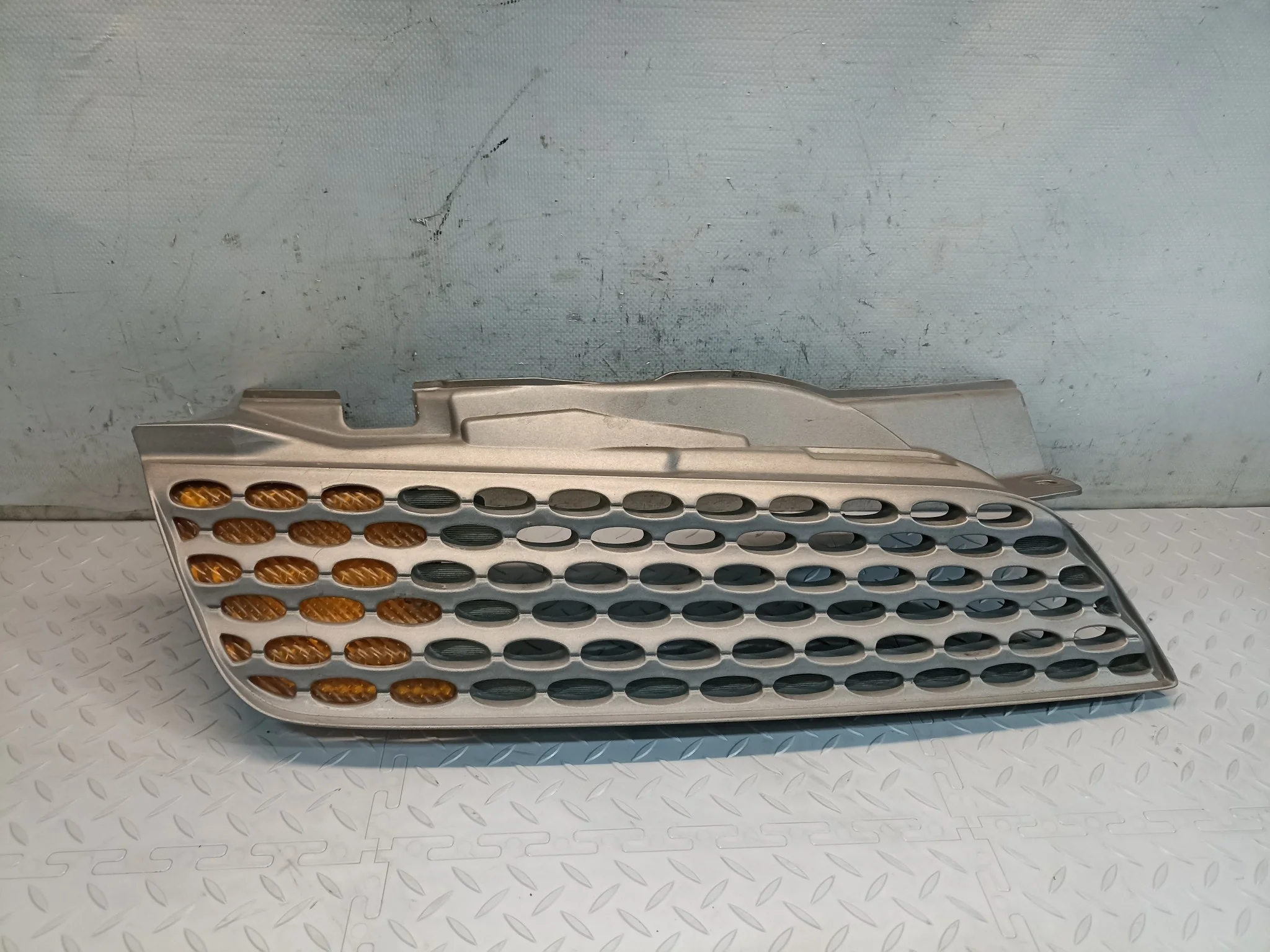 РЕШЕТКА РАДИАТОРА NISSAN ПРАВО 62320AX000 KB1457Z