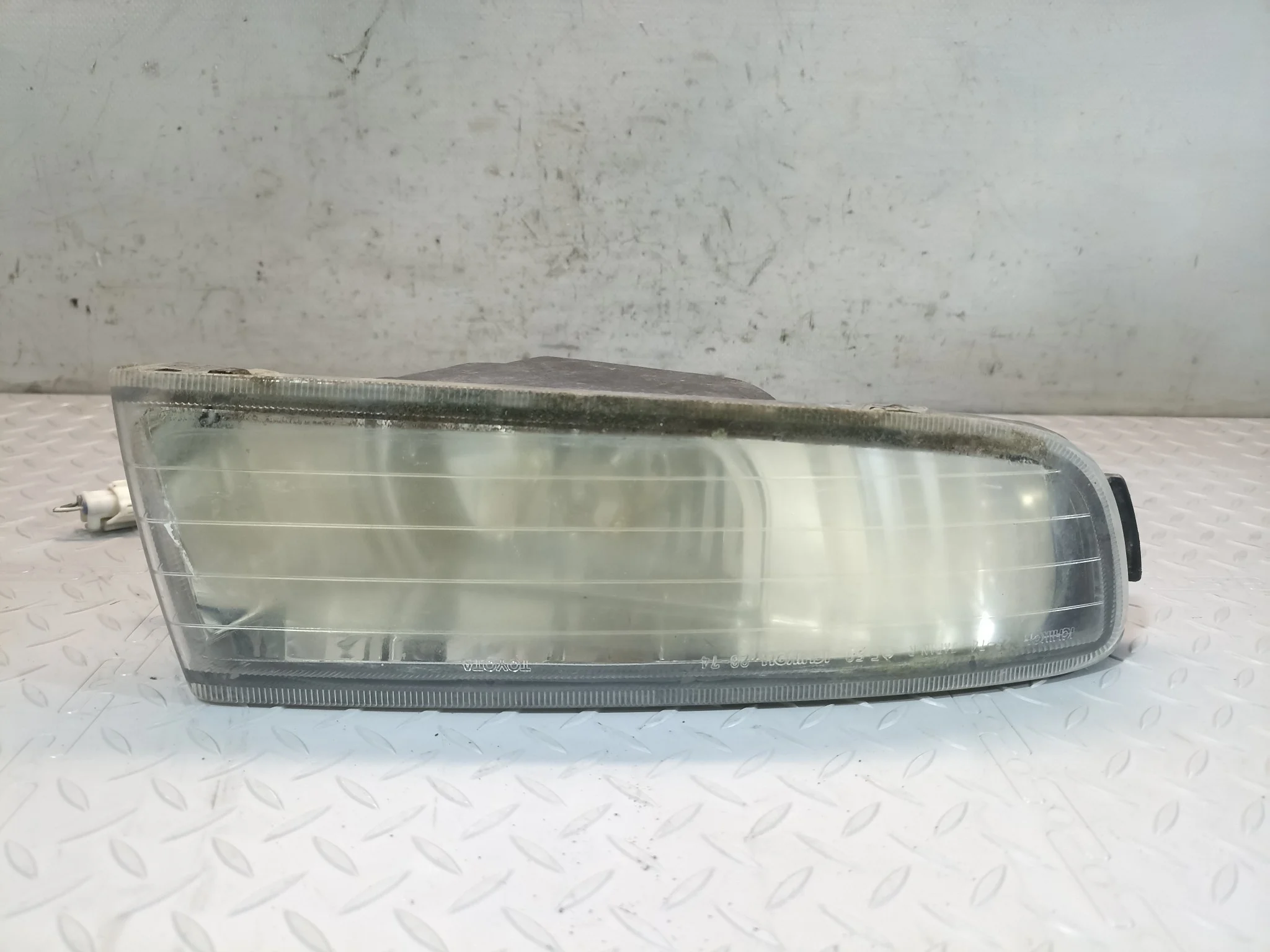 ТУМАНКА TOYOTA ПРАВО 8121058031 KE746Z